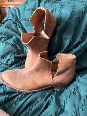 The Root collective tan ankle boots good condition, real leather
